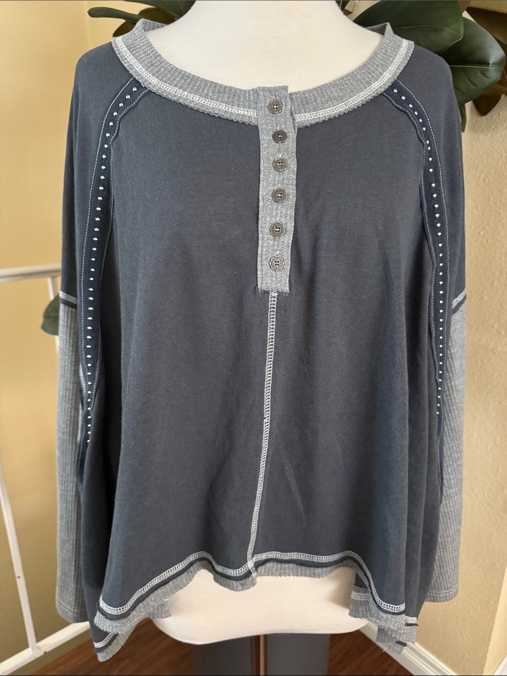 POL Boho Light & Charcoal Gray Two-Tone Long Sleeve Oversized Top Size S